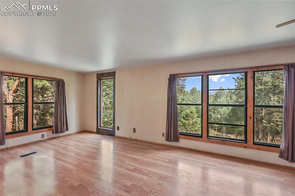 Image 4 of property listing at 410 Rangeview Road, Divide, CO 80814