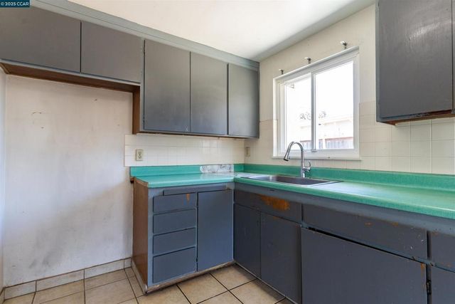 2030 Espanola Dr, San Pablo, CA 94806