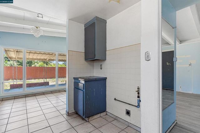 2030 Espanola Dr, San Pablo, CA 94806