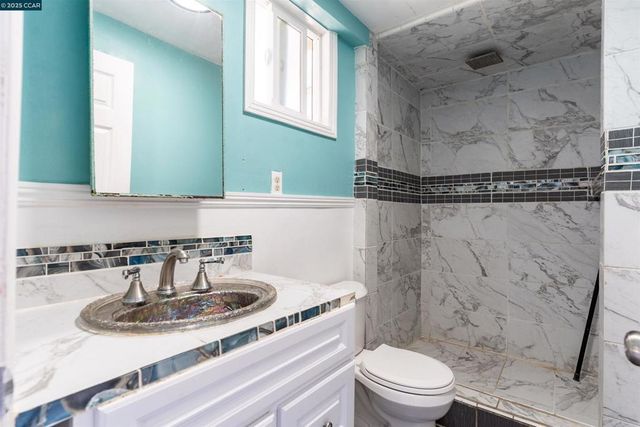 2030 Espanola Dr, San Pablo, CA 94806