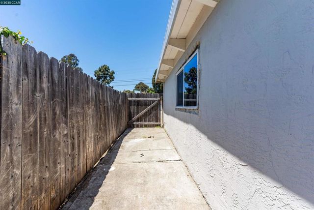 2030 Espanola Dr, San Pablo, CA 94806