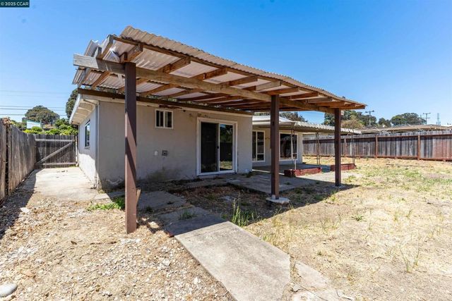 2030 Espanola Dr, San Pablo, CA 94806
