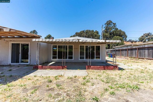 2030 Espanola Dr, San Pablo, CA 94806
