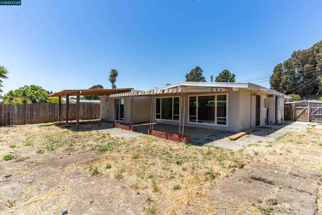 2030 Espanola Dr, San Pablo, CA 94806