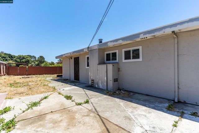 2030 Espanola Dr, San Pablo, CA 94806