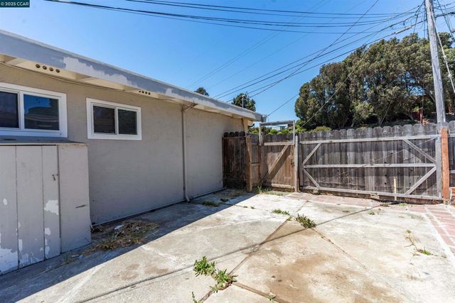 2030 Espanola Dr, San Pablo, CA 94806