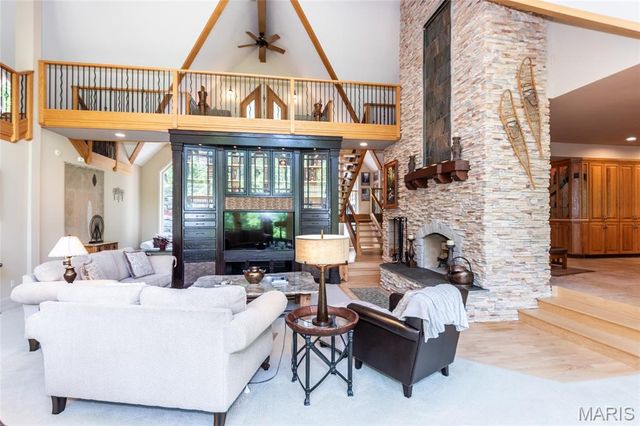 4218 White Oak Drive, High Ridge, MO 63049
