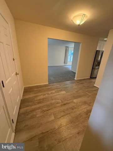 4 MARIGOLD CT, Mount Laurel, NJ 08054