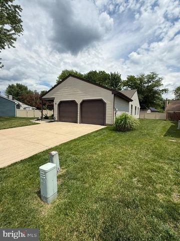4 MARIGOLD CT, Mount Laurel, NJ 08054