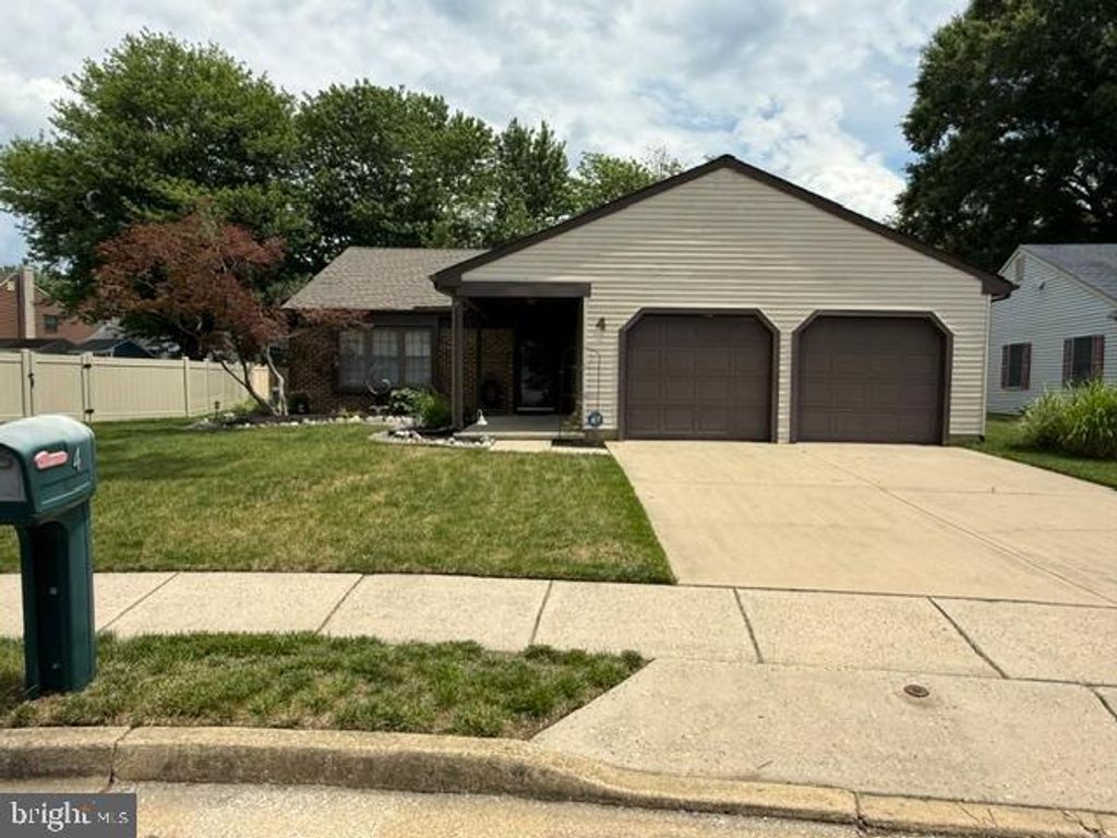 4 MARIGOLD CT, Mount Laurel, NJ 08054