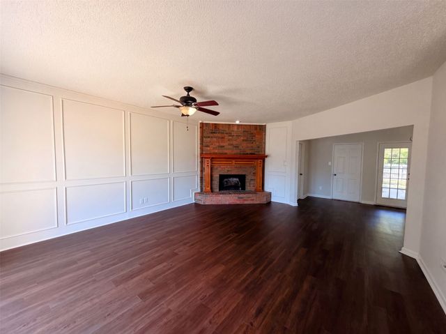 2405 Waterloo Lane, Mesquite, TX 75181