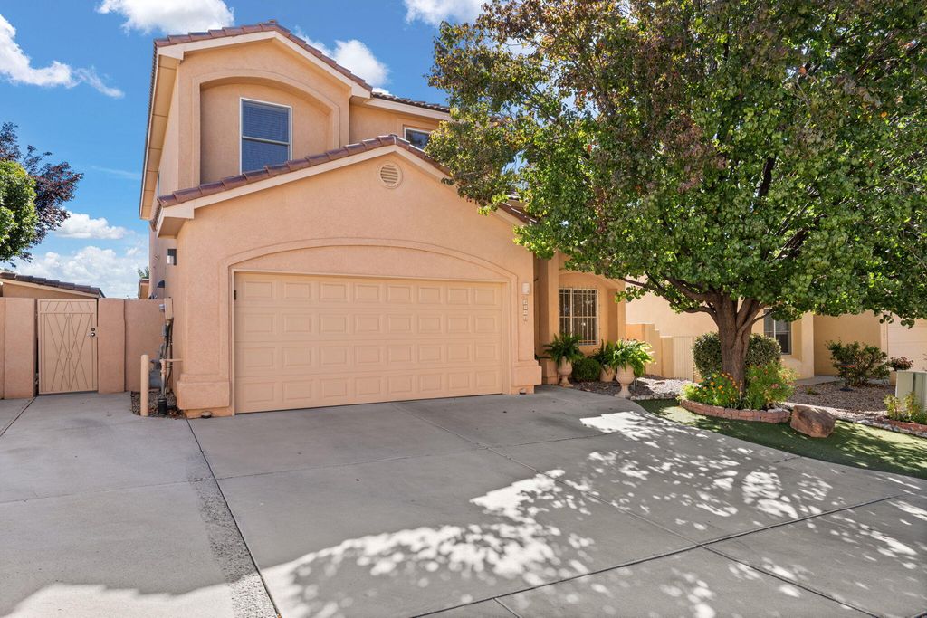 9244 Bluewood Lane NE, Albuquerque, NM 87122