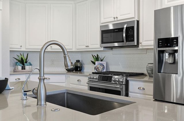 1905 Woodland DR, Cedar Park, TX 78613