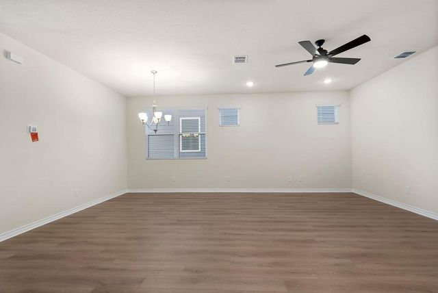 108 Woodrow LN, Liberty Hill, TX 78642