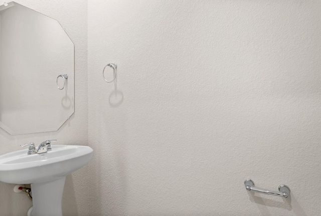 108 Woodrow LN, Liberty Hill, TX 78642