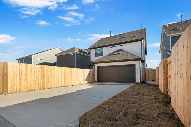 108 Woodrow LN, Liberty Hill, TX 78642