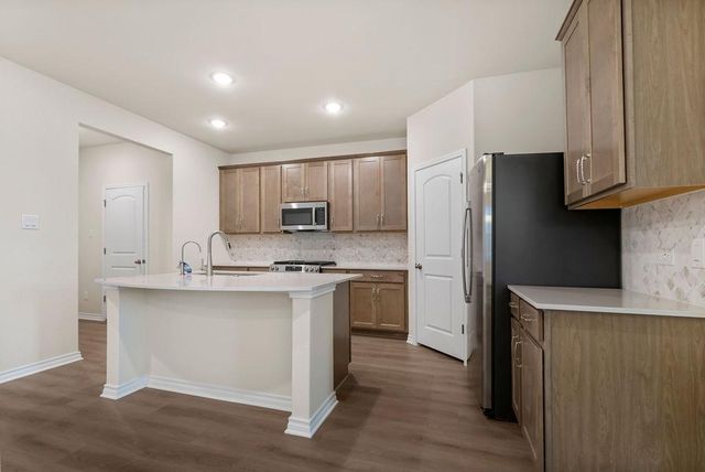 108 Woodrow LN, Liberty Hill, TX 78642