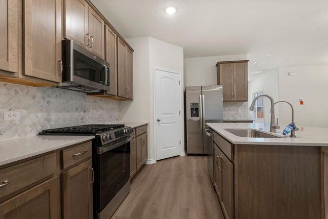 108 Woodrow LN, Liberty Hill, TX 78642