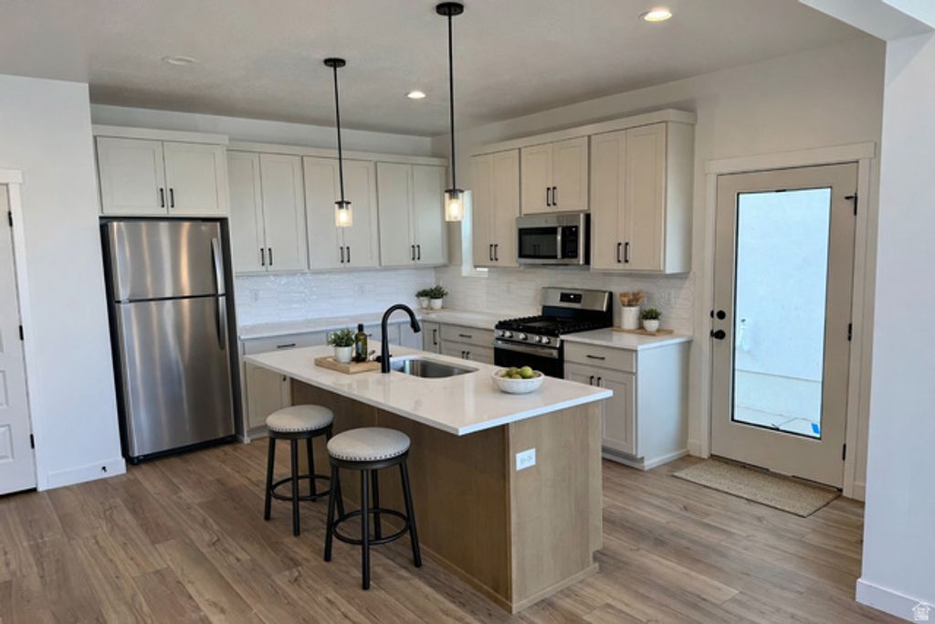 Image 3 of property listing at 7029 W LAKE AVE, South Jordan, UT 84009