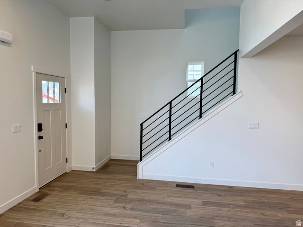 Image 7 of property listing at 7029 W LAKE AVE, South Jordan, UT 84009