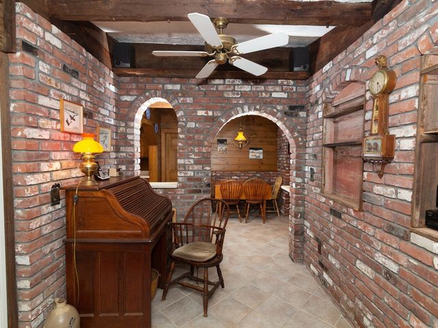5 Mansion Rd, Wayland, MA 01778