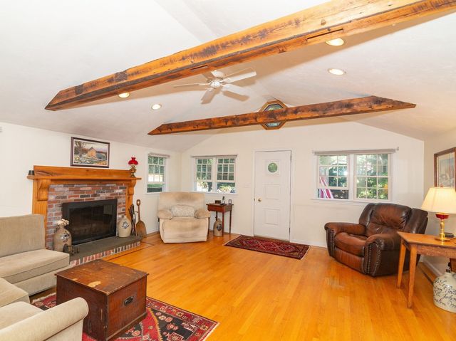 5 Mansion Rd, Wayland, MA 01778