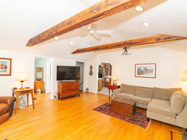5 Mansion Rd, Wayland, MA 01778