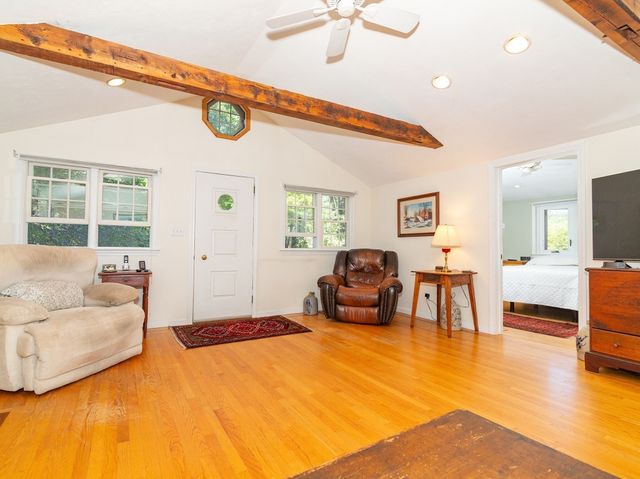 5 Mansion Rd, Wayland, MA 01778
