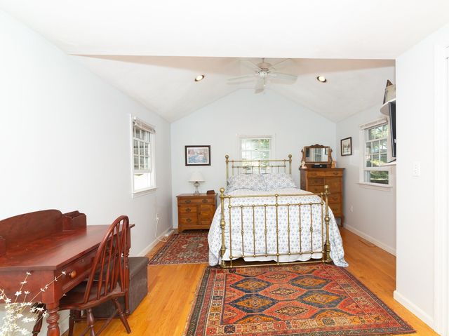 5 Mansion Rd, Wayland, MA 01778