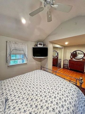5 Mansion Rd, Wayland, MA 01778