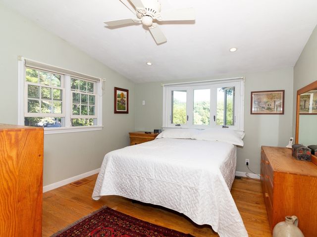 5 Mansion Rd, Wayland, MA 01778