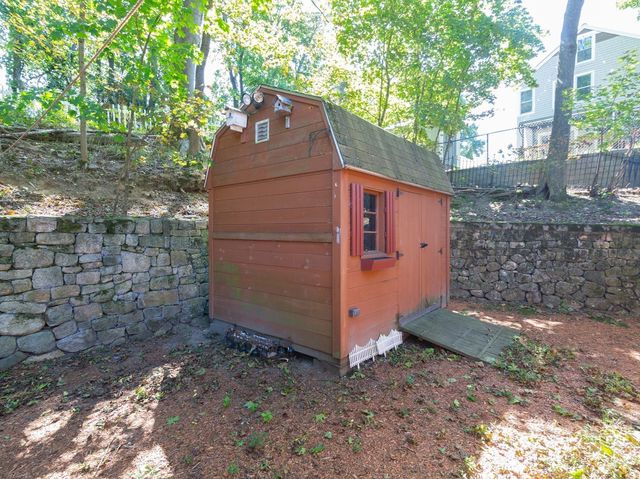 5 Mansion Rd, Wayland, MA 01778