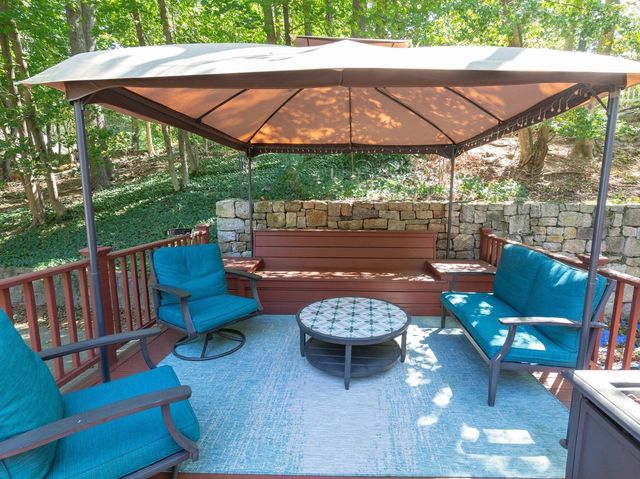 5 Mansion Rd, Wayland, MA 01778