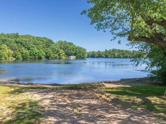 5 Mansion Rd, Wayland, MA 01778