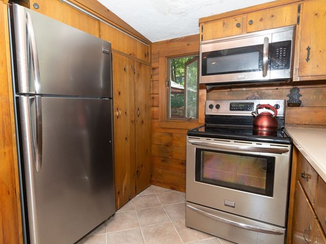 5 Mansion Rd, Wayland, MA 01778