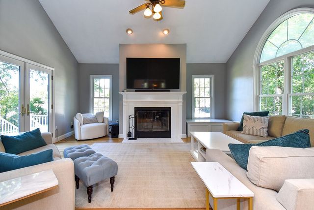 45 Country Lane, Warwick, RI 02886