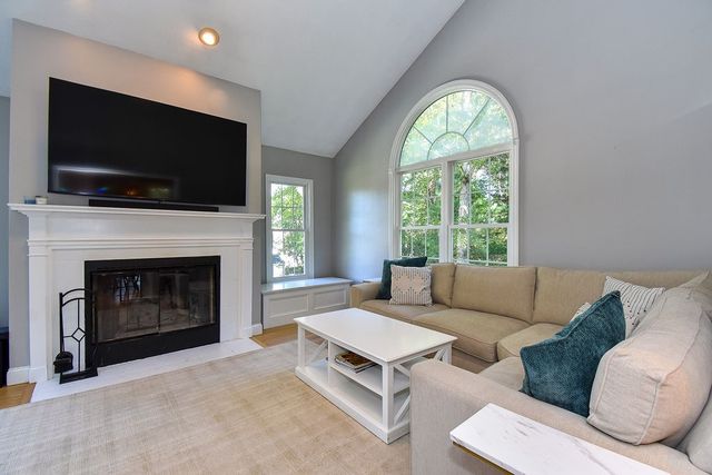 45 Country Lane, Warwick, RI 02886