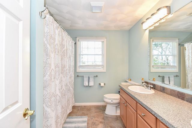 45 Country Lane, Warwick, RI 02886