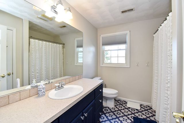 45 Country Lane, Warwick, RI 02886