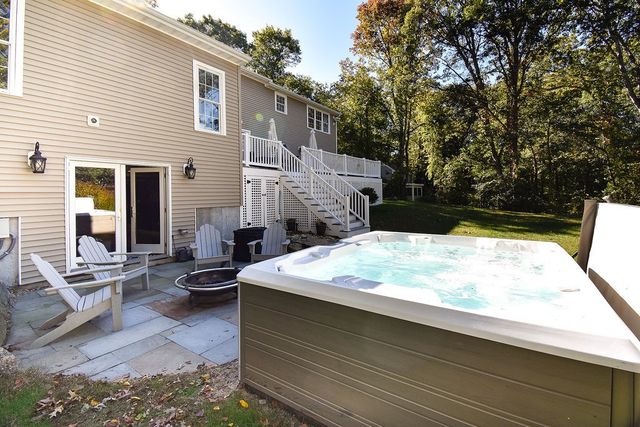 45 Country Lane, Warwick, RI 02886