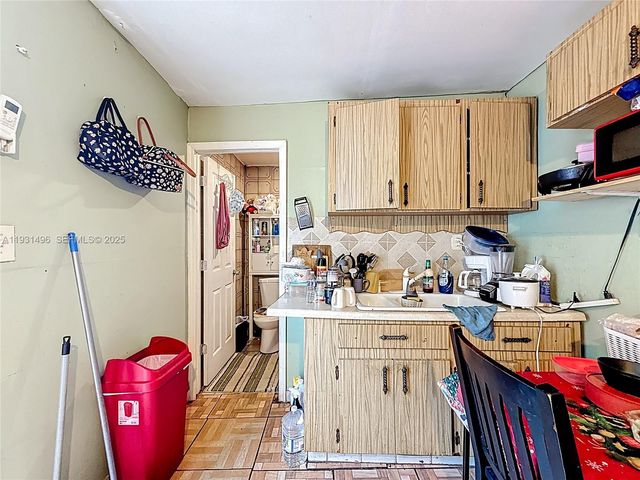 1860 NW 127th St, Miami, FL 33167