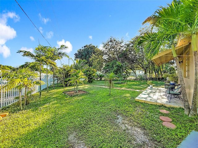 1860 NW 127th St, Miami, FL 33167