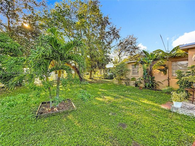 1860 NW 127th St, Miami, FL 33167