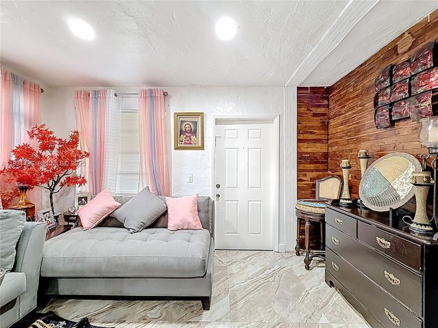 1860 NW 127th St, Miami, FL 33167