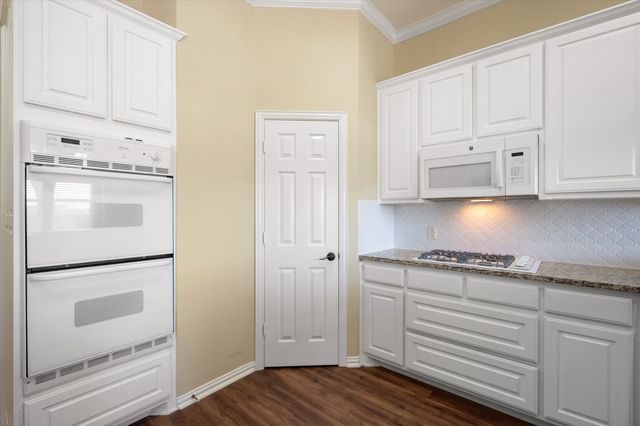 1106 Brook Arbor Drive, Mansfield, TX 76063