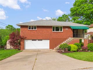 110 Steinbach Ln, Jefferson Hills, PA 15025