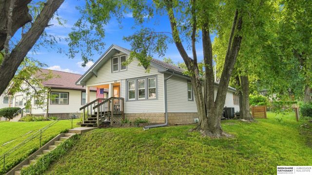823 N 43 Street, Omaha, NE 68131