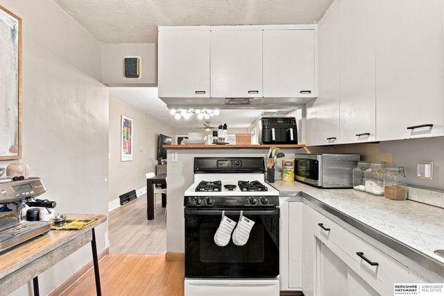 823 N 43 Street, Omaha, NE 68131