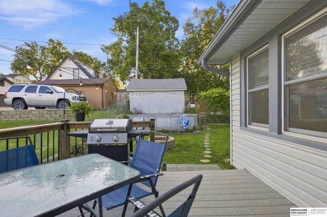 823 N 43 Street, Omaha, NE 68131