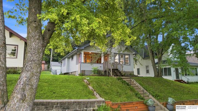 823 N 43 Street, Omaha, NE 68131
